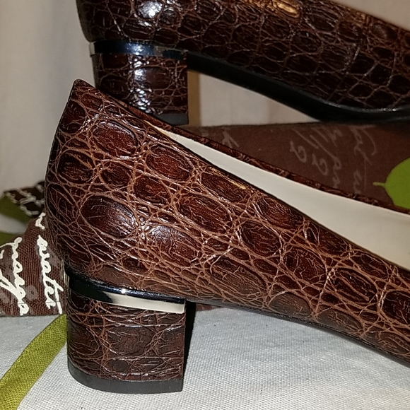 Naturalizer Comfort Heels Brown Reptile Design Size 7 - Picture 3 of 7